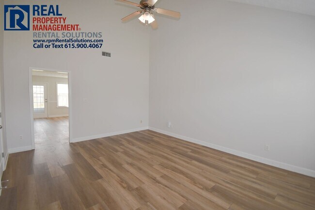 Building Photo - Beautiful 3BR/2BA+Bonus loft, 2 car garage...