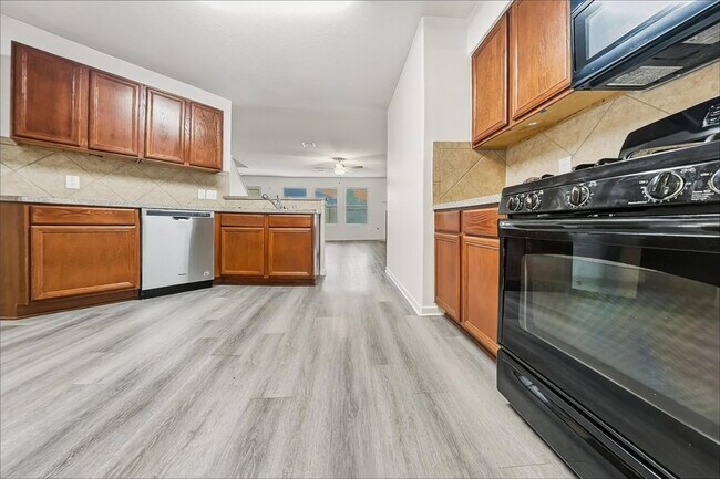 Foto del edificio - 16818 Blackberry Lily Ln