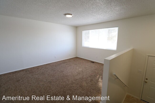 Foto del edificio - 5 br, 2 bath House - 170 W 300 N