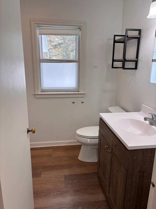 Building Photo - Spacious Allouez 3 Bedroom Home