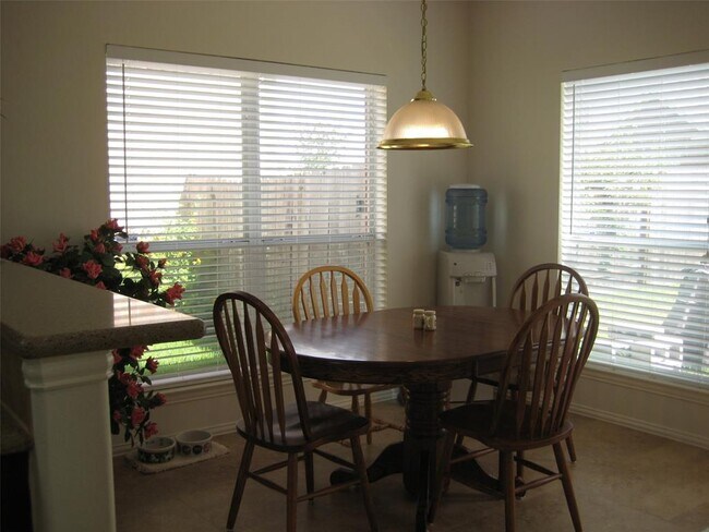 Foto del edificio - 2220 Longspur Ln