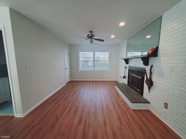 Building Photo - 3 br, 2 bath Condo - 32 Corbo Ter Apt 2
