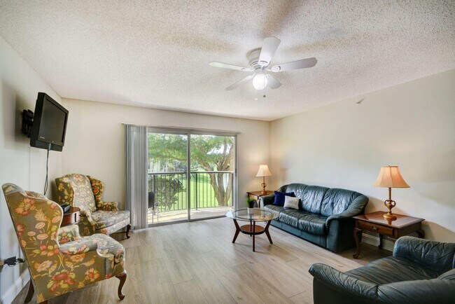 Foto del edificio - 300 Crestwood Ct N