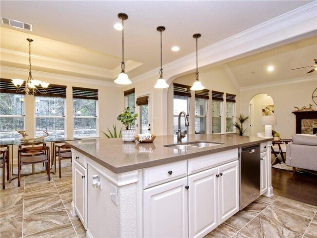 Building Photo - 9001 Villa Norte Dr