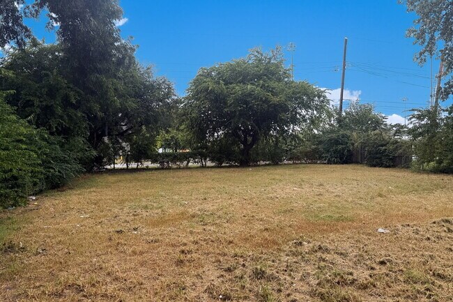 Foto del edificio - 4-Bedroom Home in Warr Acres