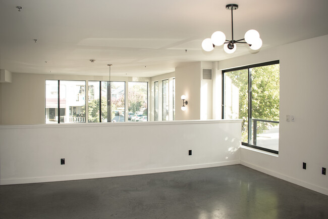 mezzanine - looking northeast - 4438 SE Hawthorne Blvd