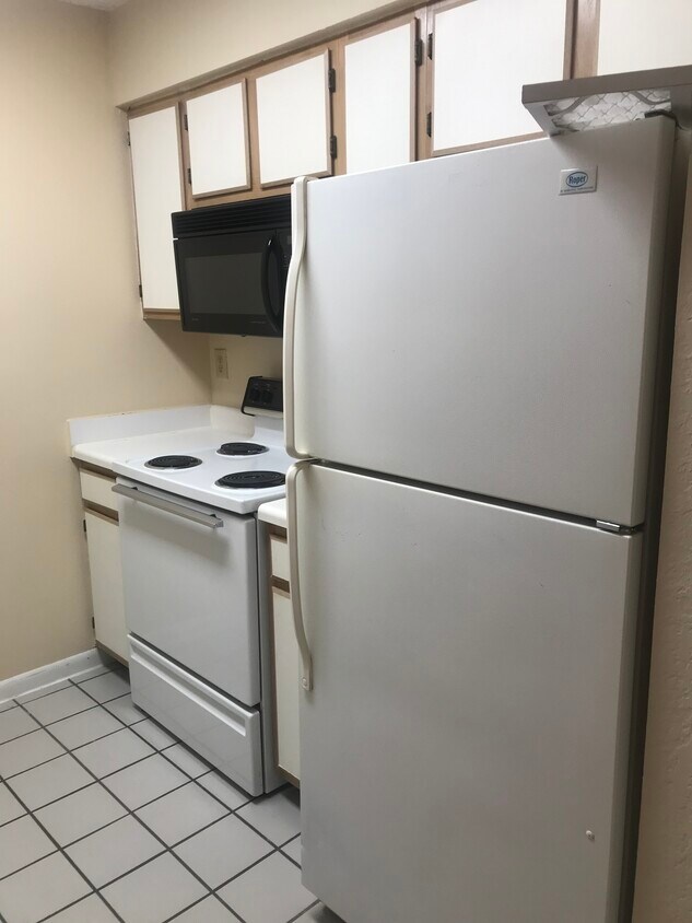 Foto principal - 2871 N Oakland Forest Dr