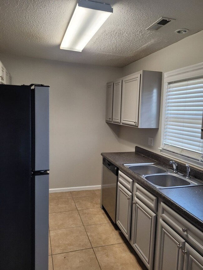 Foto del edificio - Haymont Area -2 Bedroom Town home for rent!