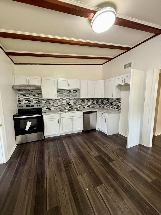 Foto del edificio - Great House for Rent! 4 Bedrooms 2 Baths!