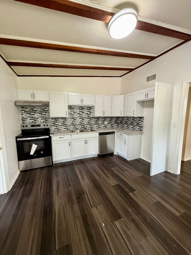 Photo - Great House for Rent! 4 Bedrooms 2 Baths!