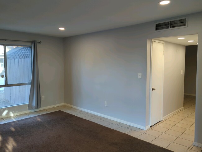 Building Photo - 2100 Pinon Springs Cir