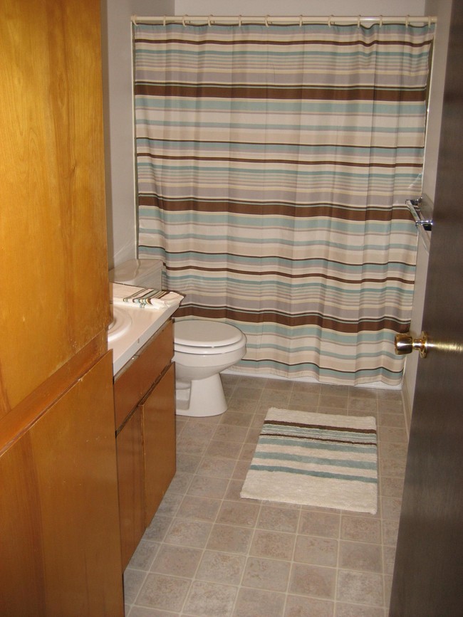 Baño - Eagle Pointe Apartments