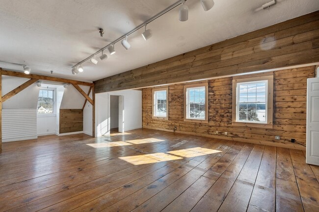 Building Photo - 312 Daniel Webster Hwy