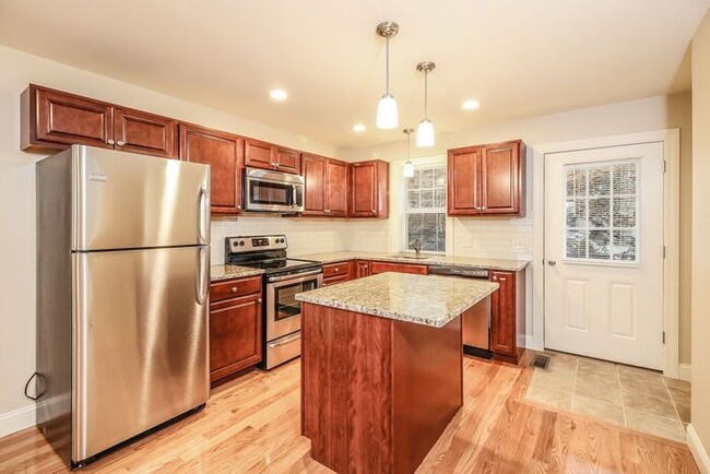 Building Photo - 1306 River View Ln