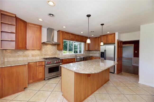 Building Photo - 2701 Greenlee Dr