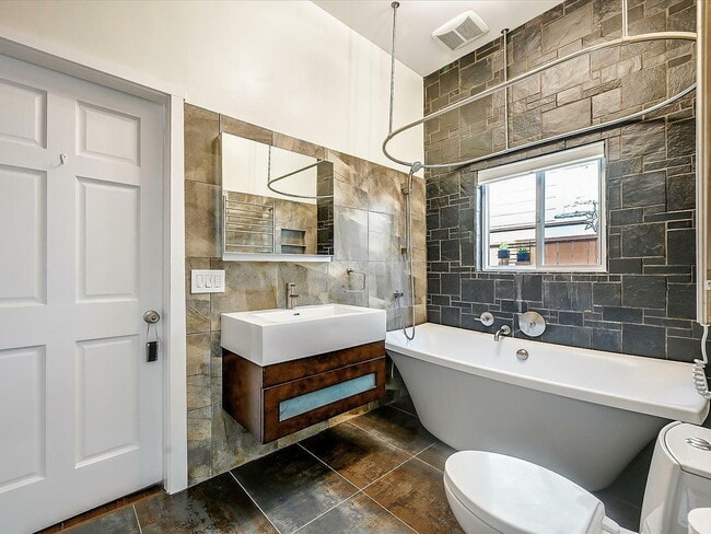 Building Photo - 2-Bed Oasis in the Heart of San Francisco - Spacious 1300 Sq Ft!"