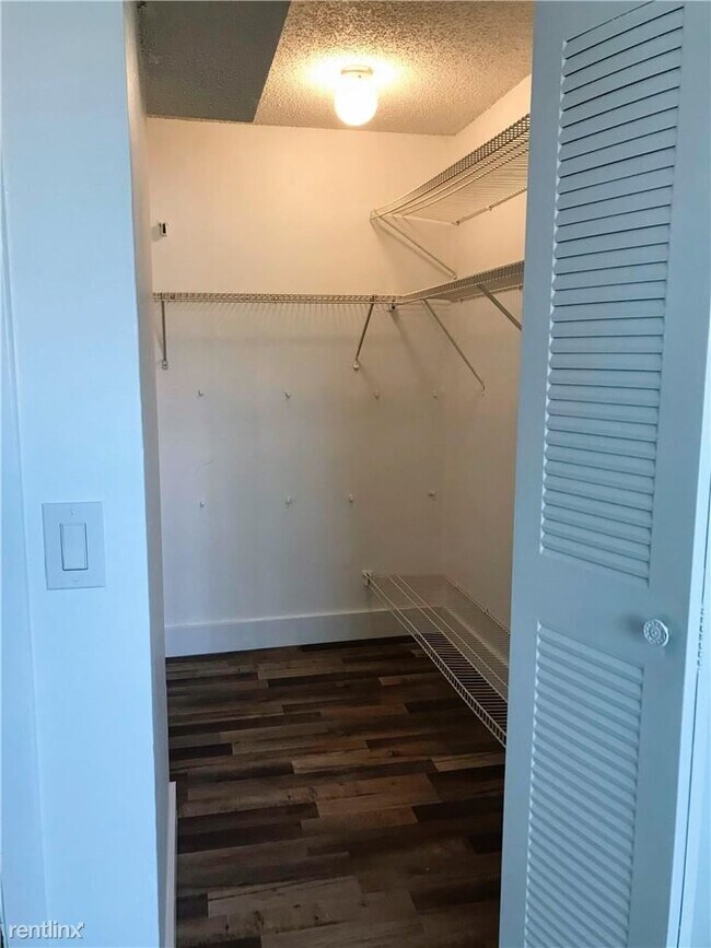 Building Photo - 2 br, 2 bath Condo - 8768 SW 3rd St