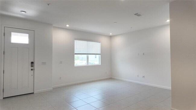 Foto del edificio - 9875 Walkway Dr
