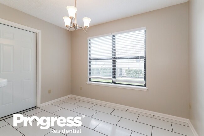 Foto del edificio - 1664 Tall Timber Dr