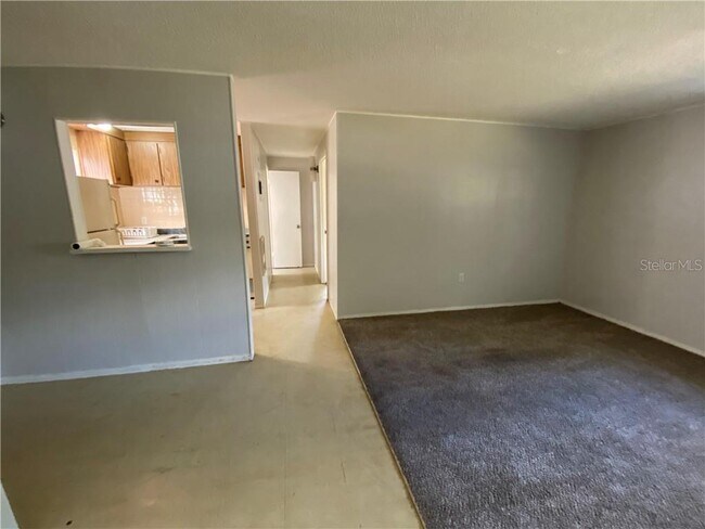 Building Photo - 2210 Thonotosassa Rd