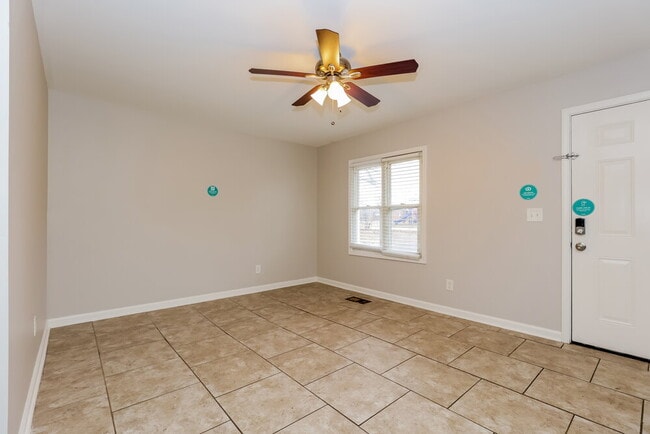 Foto del edificio - 209 Stones River Rd