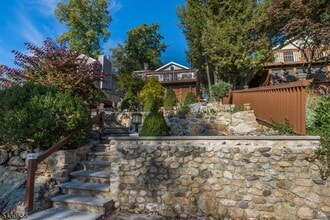 Building Photo - 25 Lake Rd