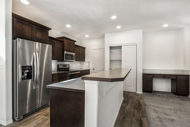 Foto del edificio - 3 Bedroom 2.5 Bath Charming Redmond Home