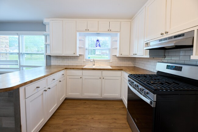 Foto del edificio - 4809 Lavista Rd