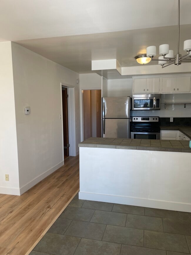 Building Photo - 563 Avenue A
