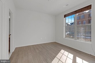 Building Photo - 22554 Cambridgeport Square