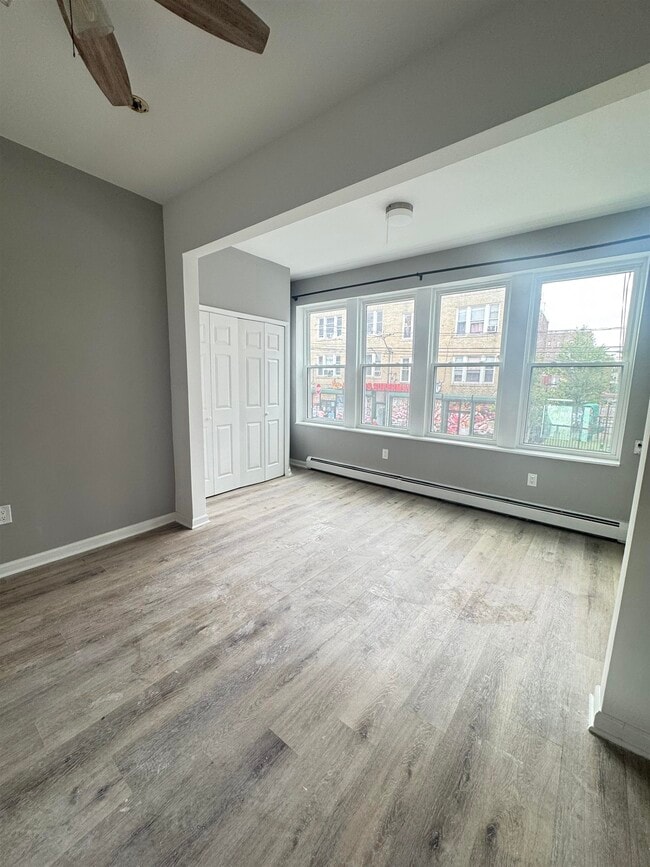 Foto del edificio - 6421 Hudson Ave