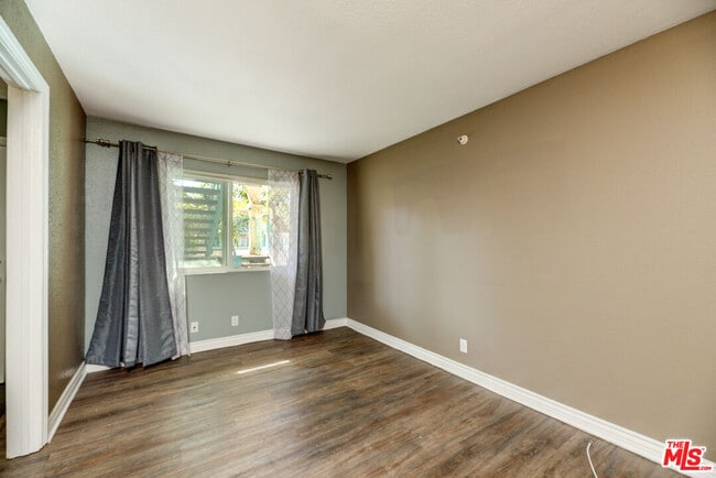 Building Photo - 14405 Cerise Ave