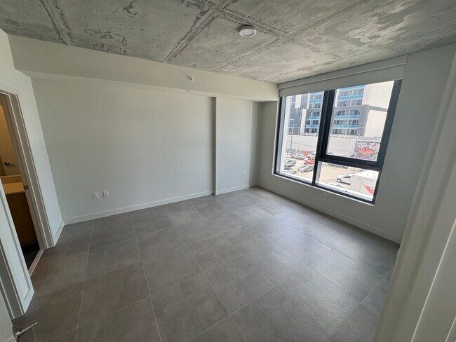 Building Photo - 242 NW 32nd St