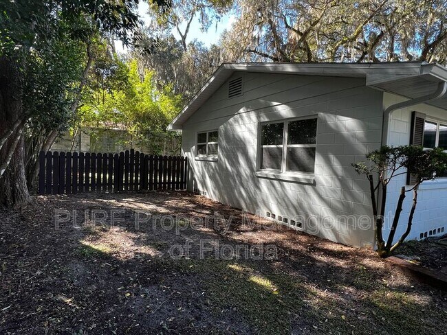 Building Photo - 1220 SE 3rd St