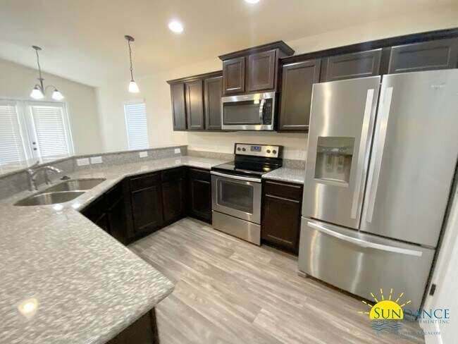 Building Photo - Beautiful 3 Bedroom Home in Crestview