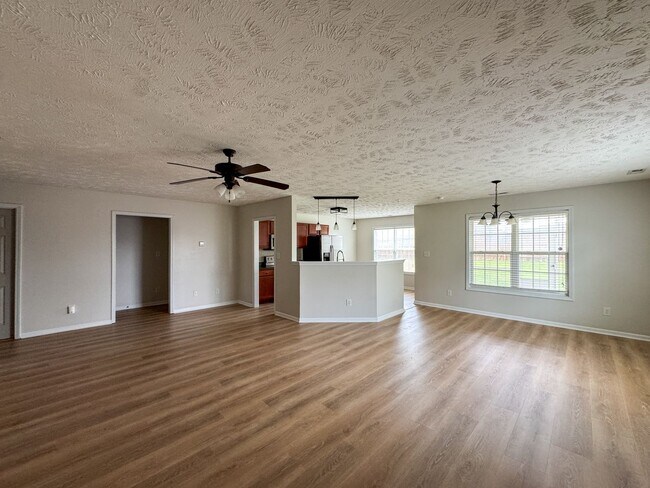 Building Photo - Lovely 3 Bed 2 Bath Fayetteville Home with Fenced Yard