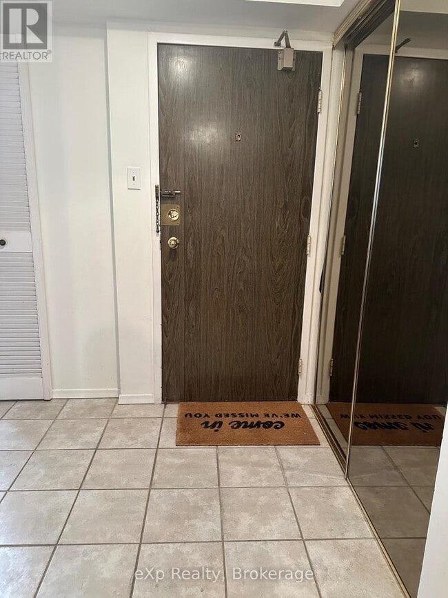 Building Photo - 1515 Lakeshore Rd E