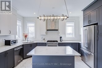 Building Photo - 376 Seaview Heights
