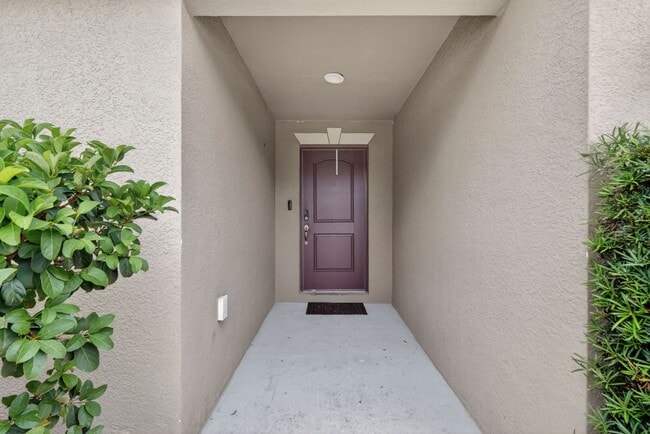 Building Photo - Available June 15th! 3BR Home in Tavares with Huge Backyard