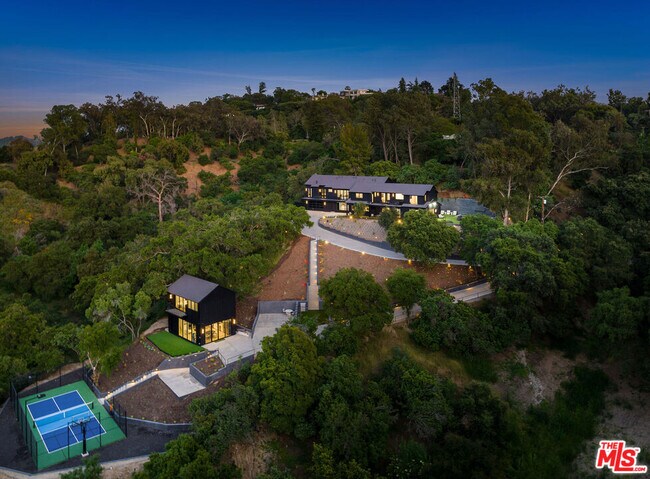 Foto del edificio - 3140 Coldwater Canyon Ave