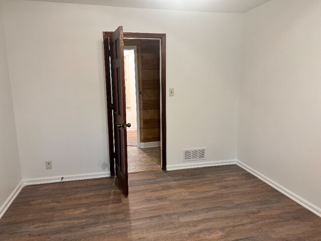 Foto del edificio - 4251 Mink Livsey Rd