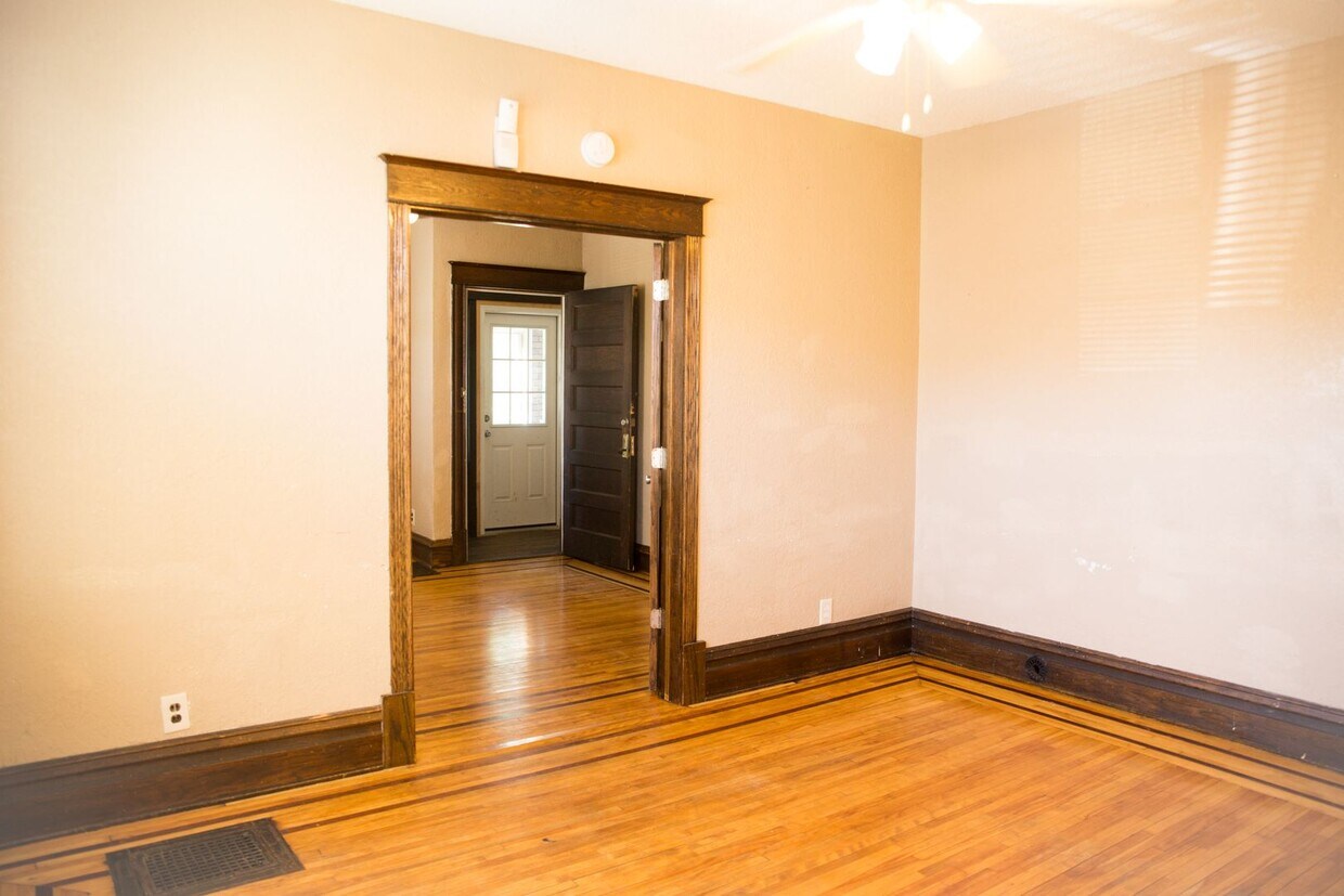 Foto del edificio - 928 15th Ave SE