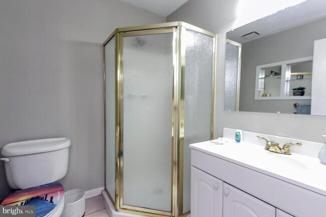 Building Photo - 205 Kings Croft Dr