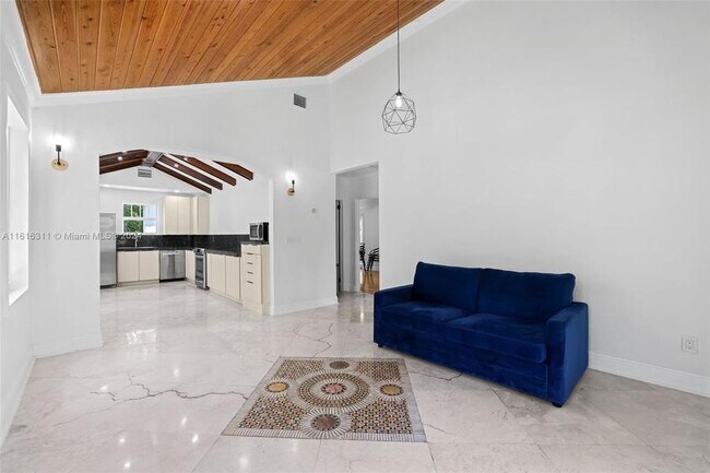 Foto del edificio - 2663 Tigertail Ave