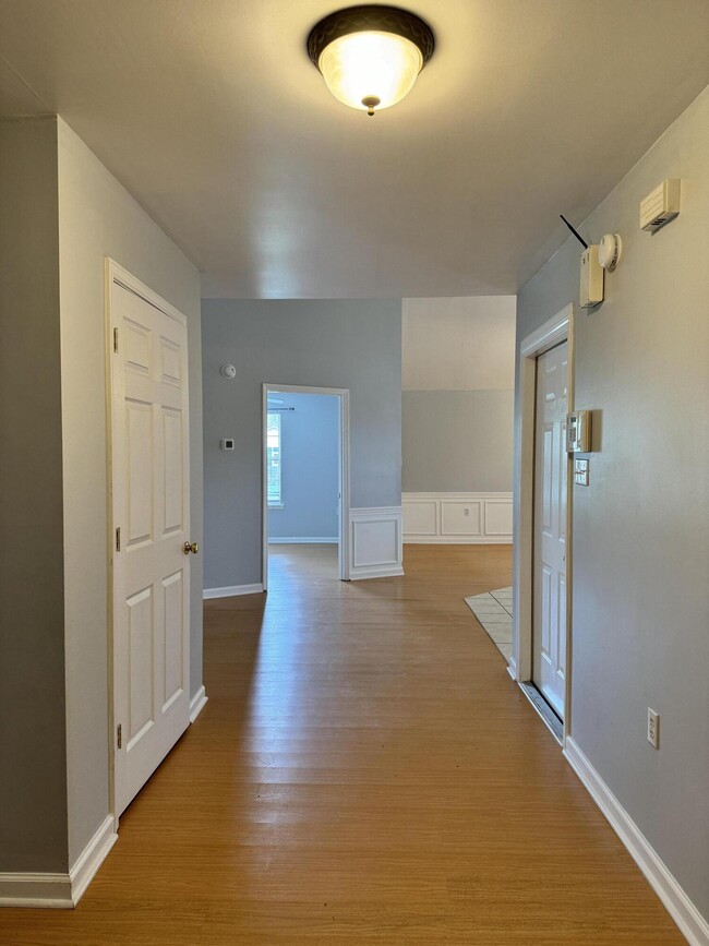 Building Photo - 114 Baybrook Cir
