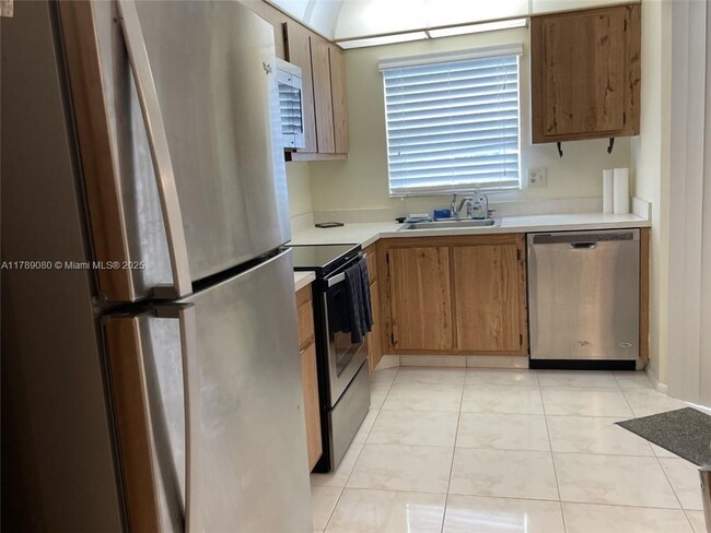 Building Photo - 3465 Via Poinciana