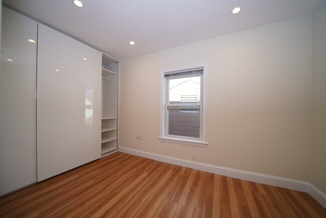 Building Photo - 52 Elm St