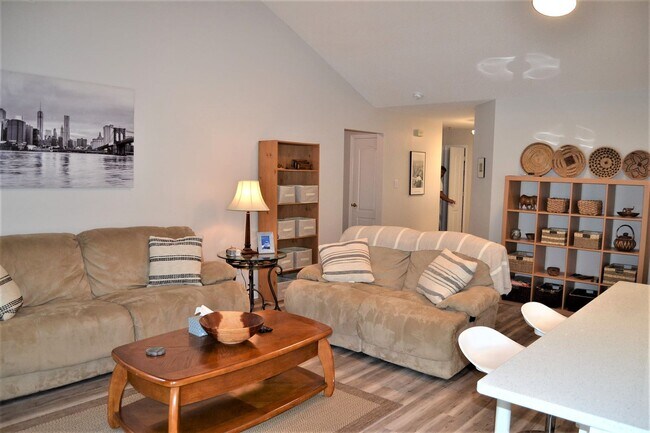 Foto del edificio - FULLY FURNISHED. 2516 Carriage Creek , Aug...