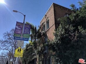 Building Photo - 649 N Rossmore Ave