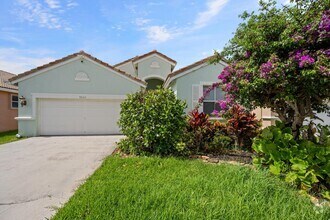 Building Photo - 9520 Lago Dr